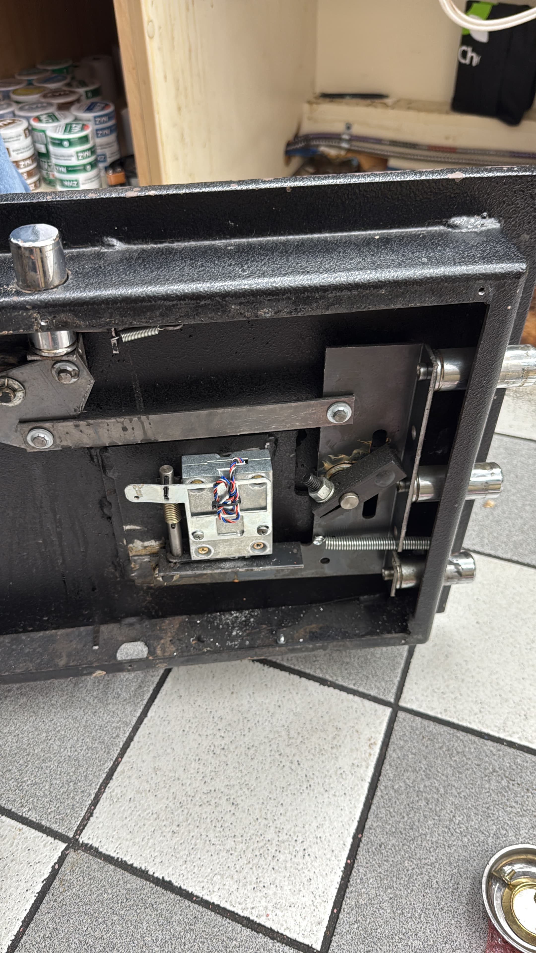 Safe internal mechanism work